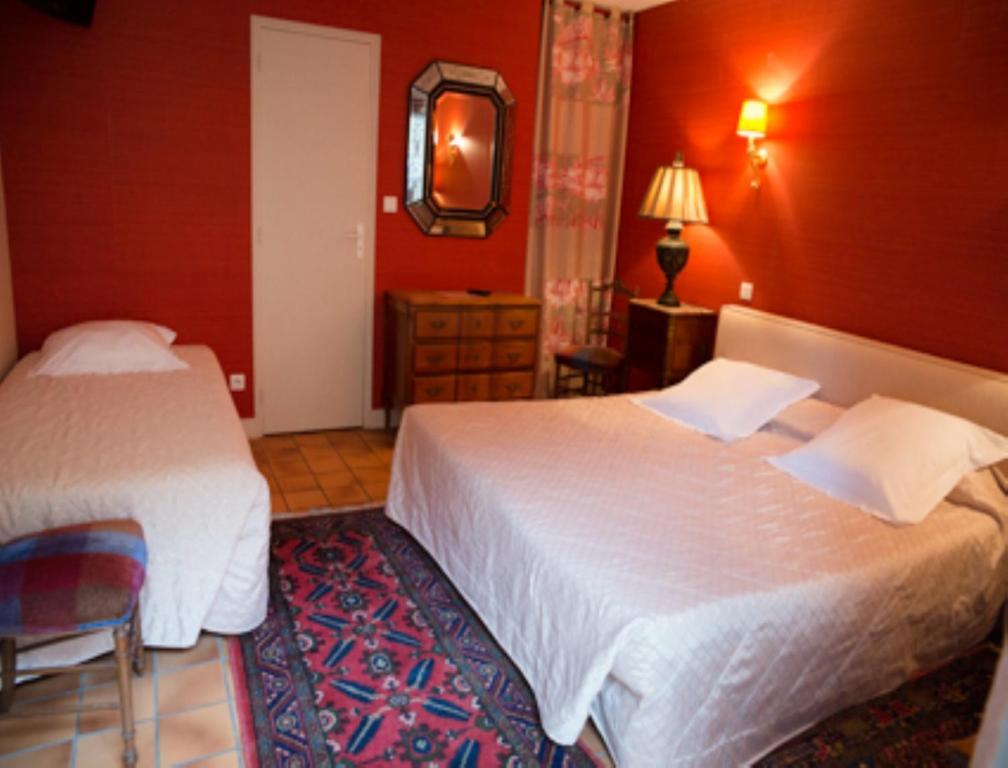 Le Petit Pont Hotel Monce-en-Belin Room photo