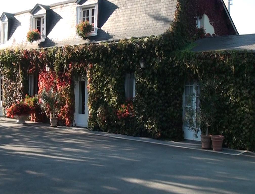 Le Petit Pont Hotel Monce-en-Belin Exterior photo