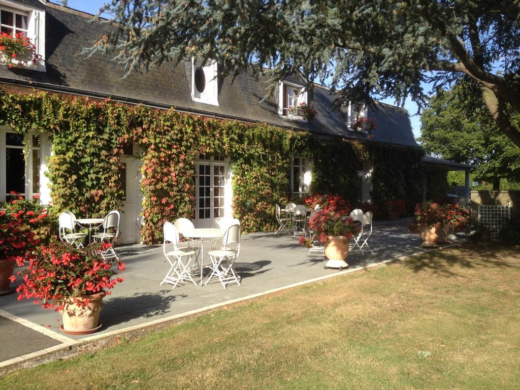 Le Petit Pont Hotel Monce-en-Belin Exterior photo